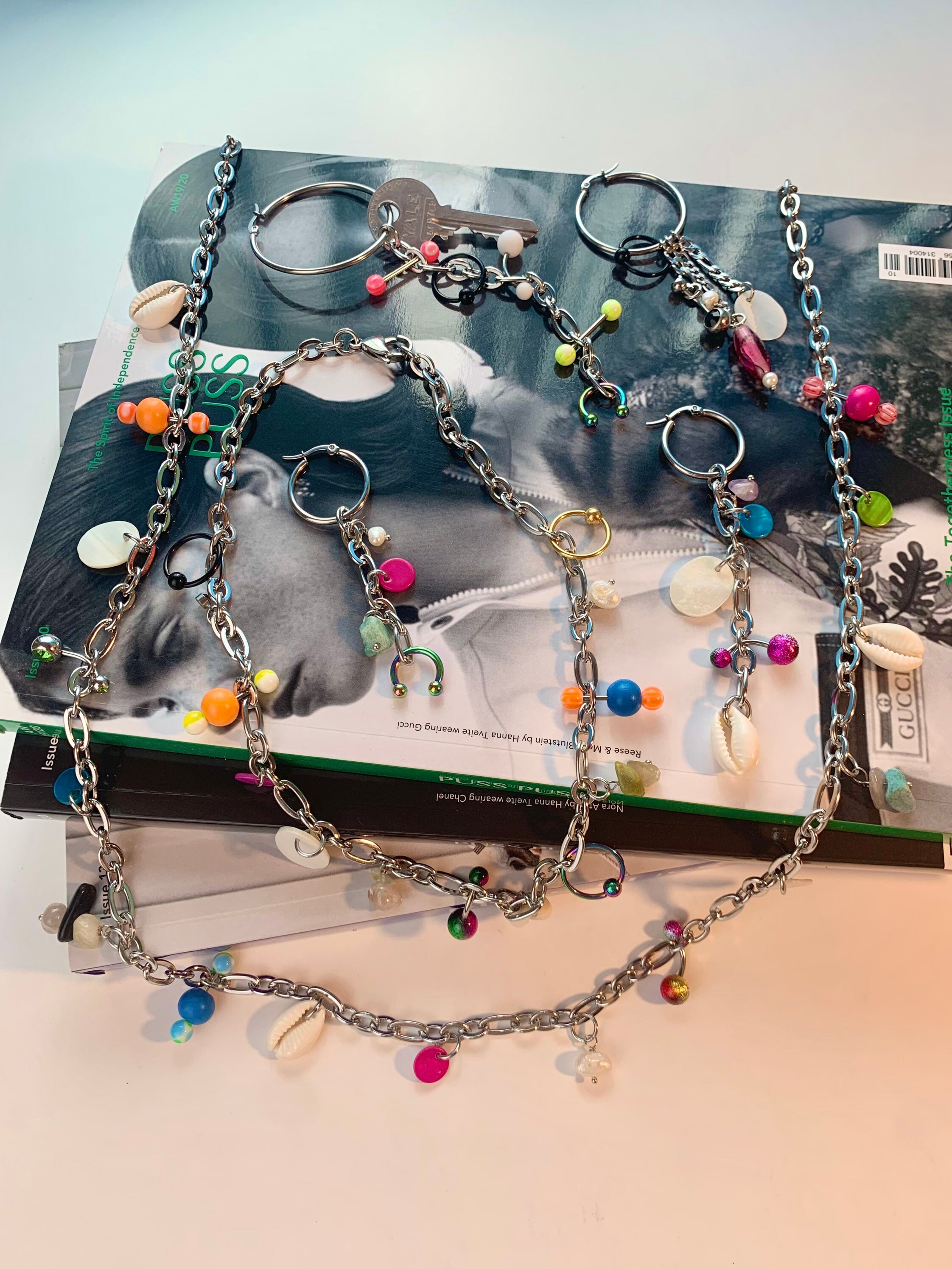 Handcrafted Charm Chain Belt: Seashells, Pearls, Beaded Body  display picture 3