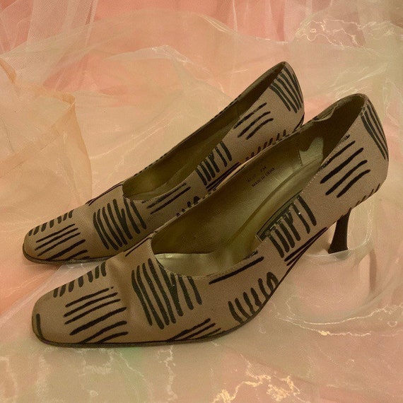 Geo print pointy heels