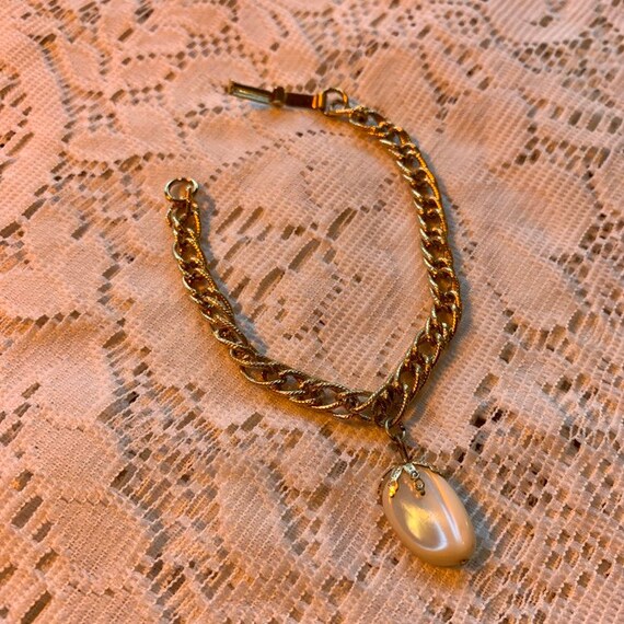 Pearly shell gold chain bracelet - image 4