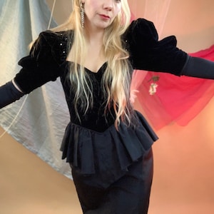 80’s puff sleeve sweetheart ruffle dress