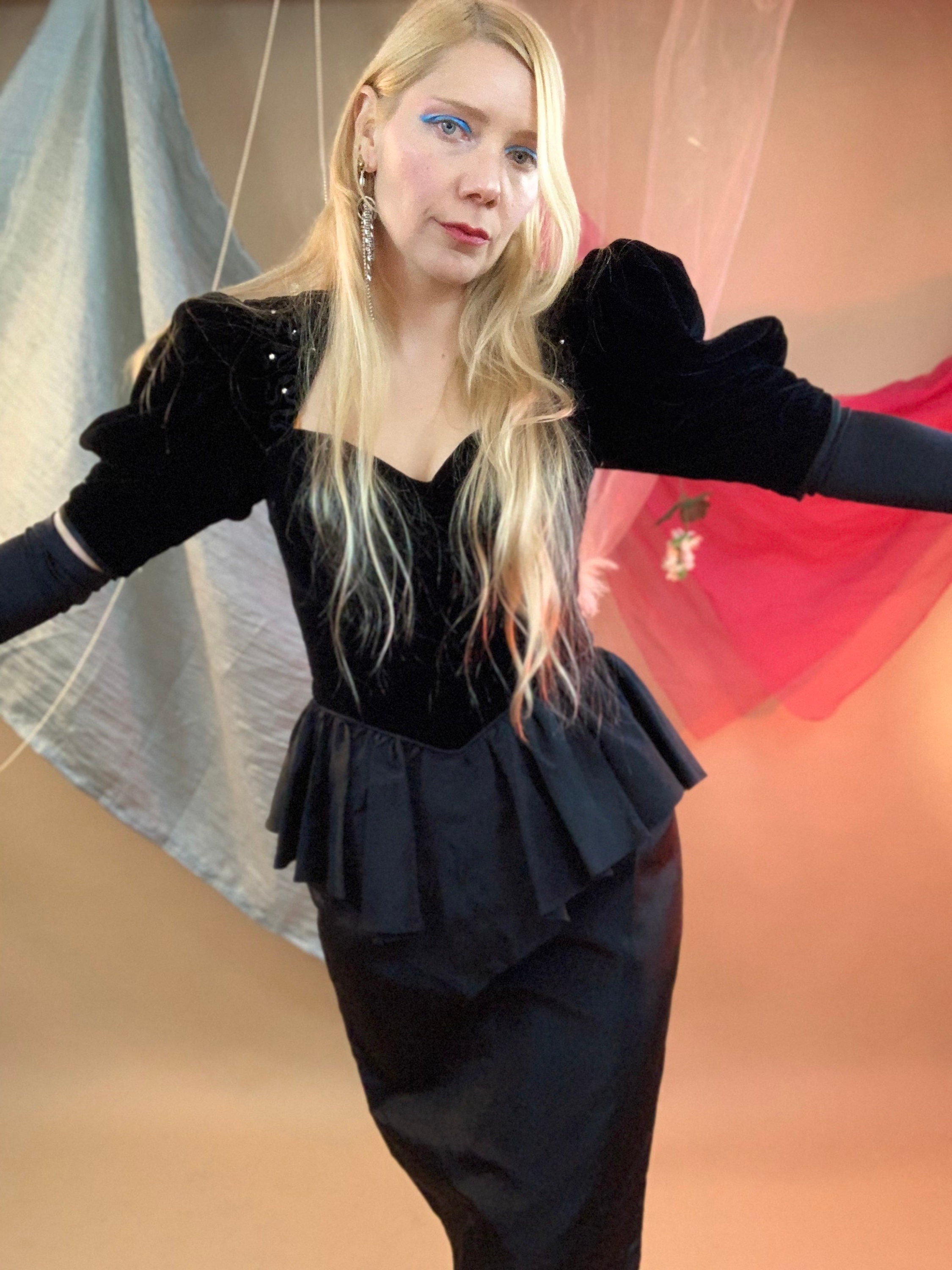 80’s puff sleeve sweetheart ruffle dress