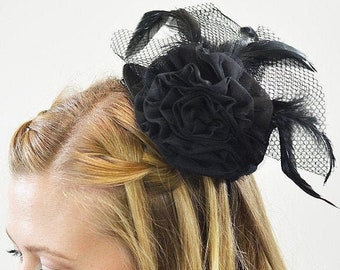 Elegant Feathers Small Mini Top Hat Wedding Clip On  Fascinator Royal Ascot 
