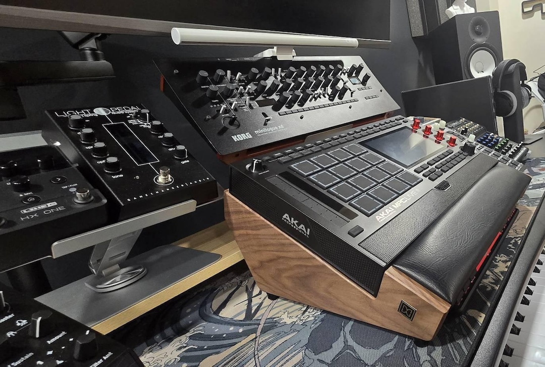 AKAI MPC LIVE 3 Custom Stand - Etsy
