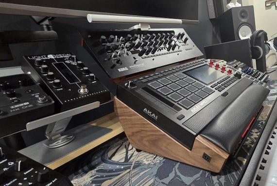 AKAI MPC LIVE 3 Custom Stand - Etsy
