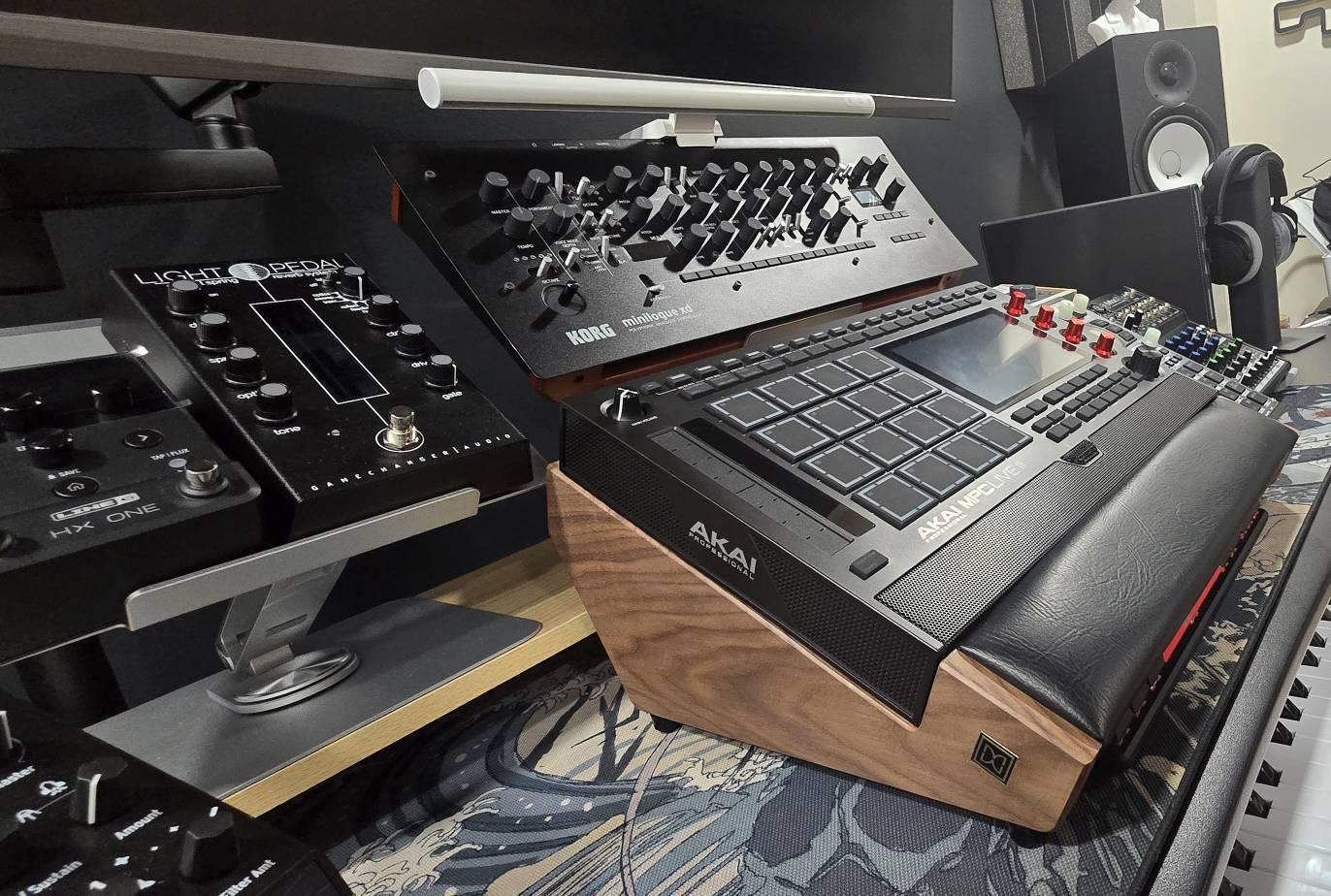 AKAI MPC LIVE 3 Custom Stand - Etsy
