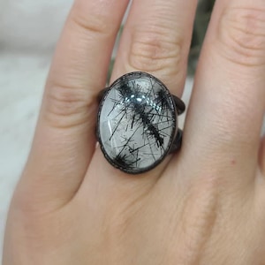 Anillo de cobre electroformado con cuarzo turmalinado talla 5