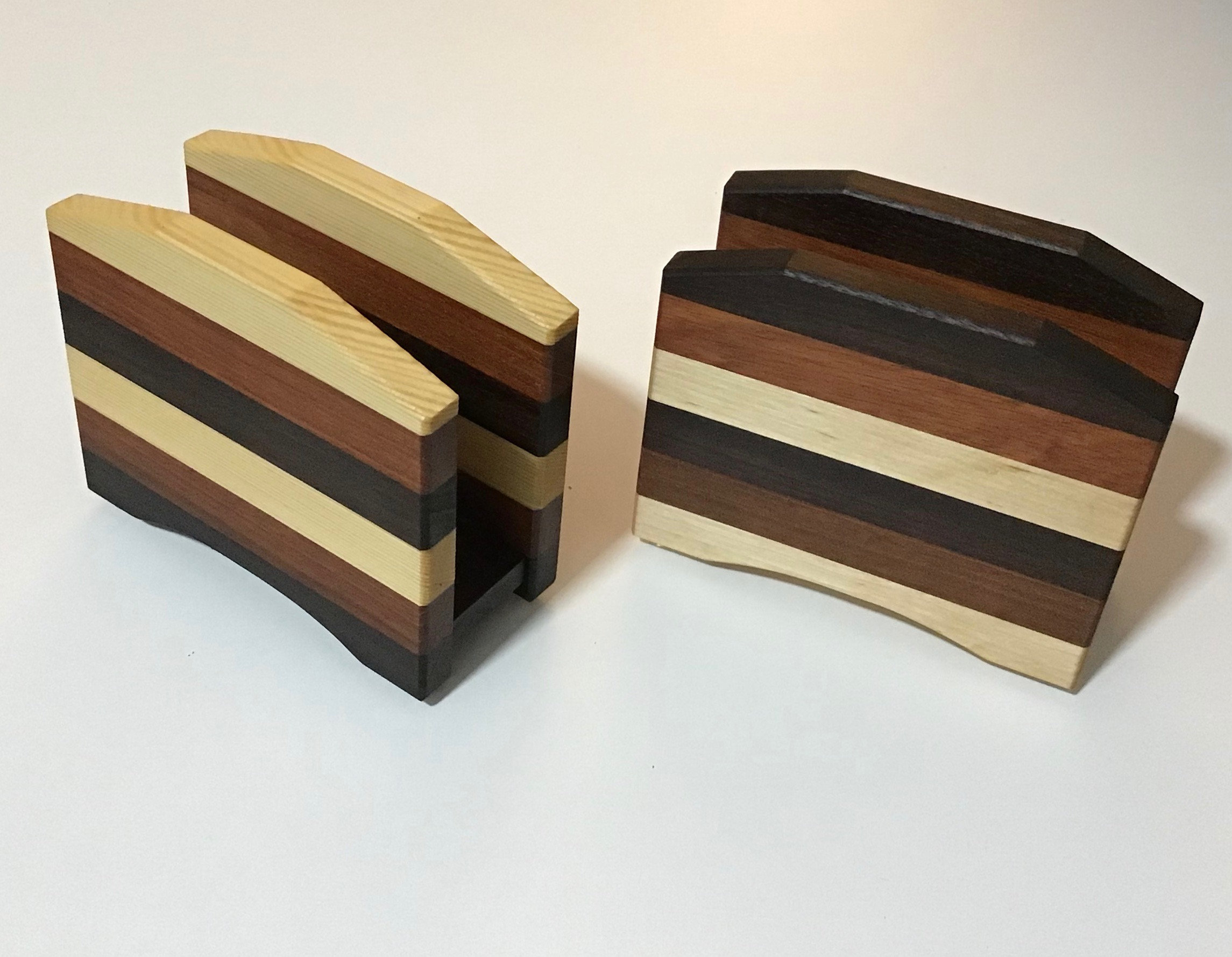Portatovaglioli personalizzato in legno di noce: decorazione