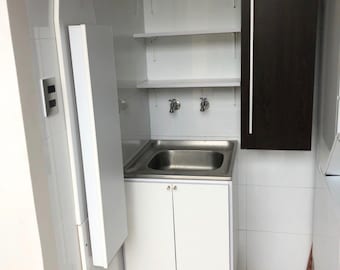 An der Wand montiertes, klappbares Bügelbrett für kleine Räume - langlebiger Bügeltisch für Wohnungen und Küchen - minimale Wohnmöbel
