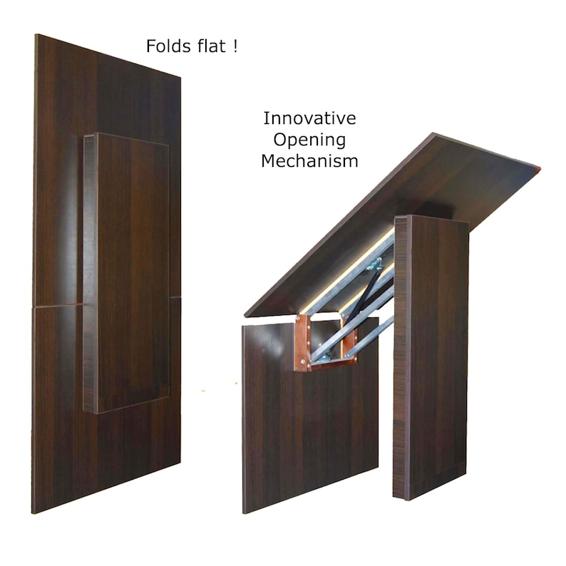 Pu&ograve; includere: Un tavolo in legno marrone scuro con venature, mostrato in due stati: ripiegato piatto e parzialmente aperto. Il testo "Folds flat !" appare sopra il tavolo chiuso, e "Innovative Opening Mechanism" sopra il tavolo con il sistema di cerniere.