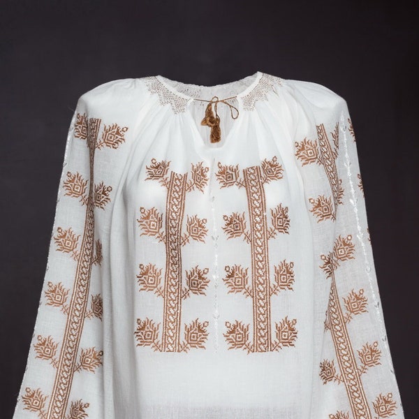 L sizes handmade embroidery vintage Romanian blouse Roumaine  ie romaneasca traditional top - embroidered vyshyvanka Ukrainian