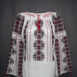 S M L & XL sizes hand embroidered Romanian peasant blouse roumaine brodee chemiser folk costume Rumänische Folklore Bluse TrachtenBlusen ie