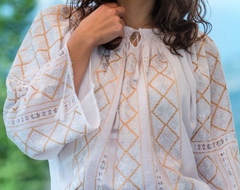 XL size hand embroidered Romanian peasant blouse ie top blouse roumaine chemise brodée Rumänische folklore Bluse blusen tracht vetements