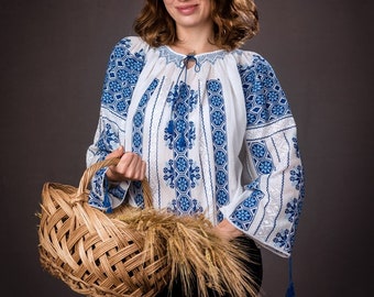 M  size  handmade ie romaneasca embroidery authentic Romanian folk blouse  peasant Ukrainean blouse  Hungarian Rumänische top Bluse