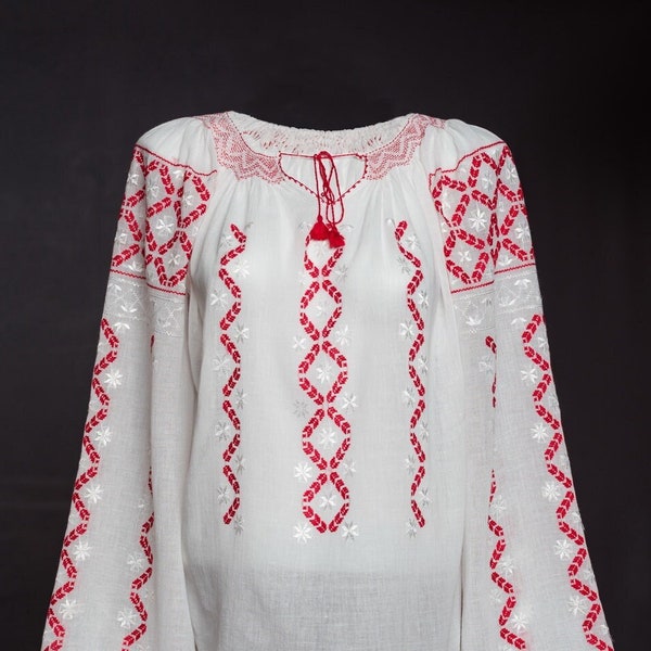 M size hand embroidered Romanian traditional peasant blouse traditionnelle roumaine vyshivanka hippie bohemian boho folk costume dress ie