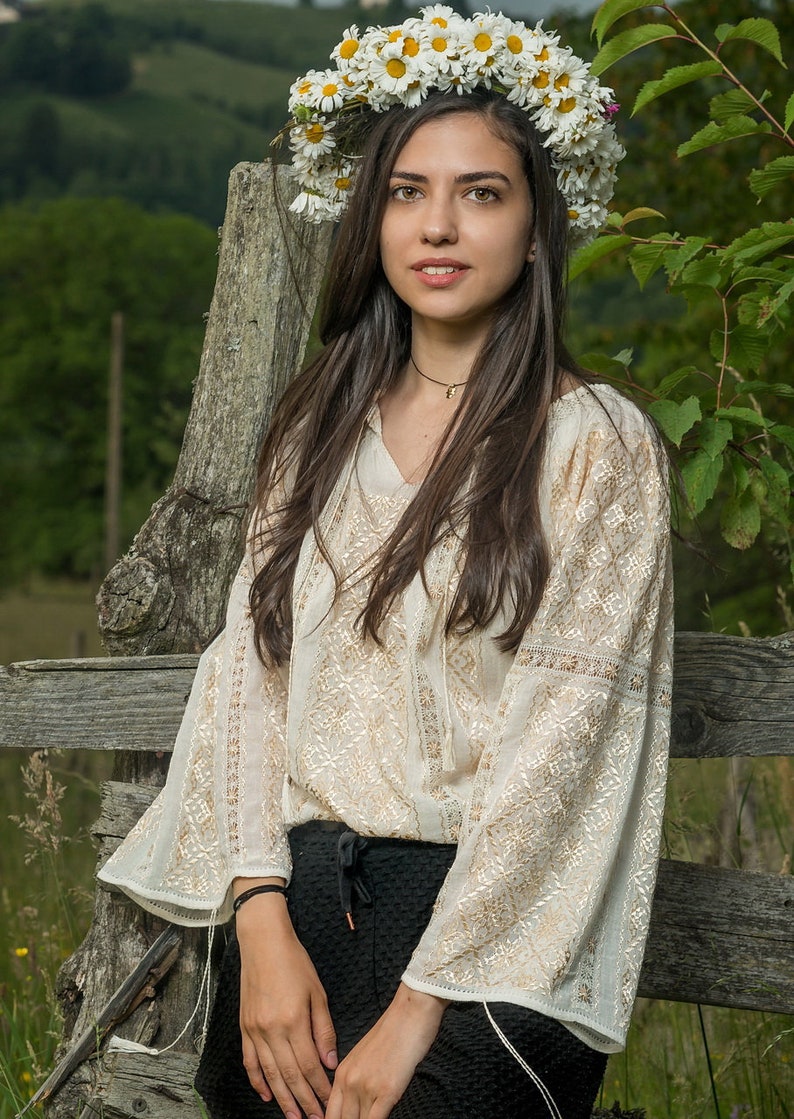 Stunning Handmade Romanian Blouse size L manually embroidered great piece of art ie romaneasca Rum\u00e4nische Bluse Hungarian blouses bohemian
