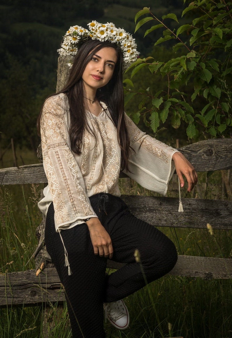 Stunning Handmade Romanian Blouse size L manually embroidered great piece of art ie romaneasca Rum\u00e4nische Bluse Hungarian blouses bohemian