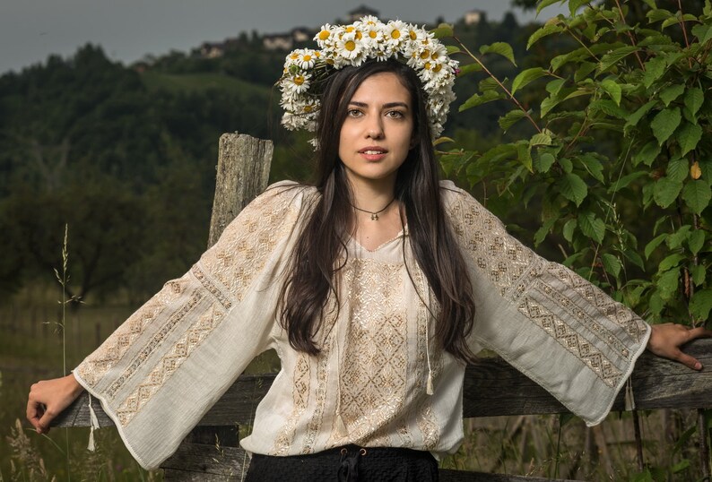 Stunning Handmade Romanian Blouse size L manually embroidered great piece of art ie romaneasca Rum\u00e4nische Bluse Hungarian blouses bohemian