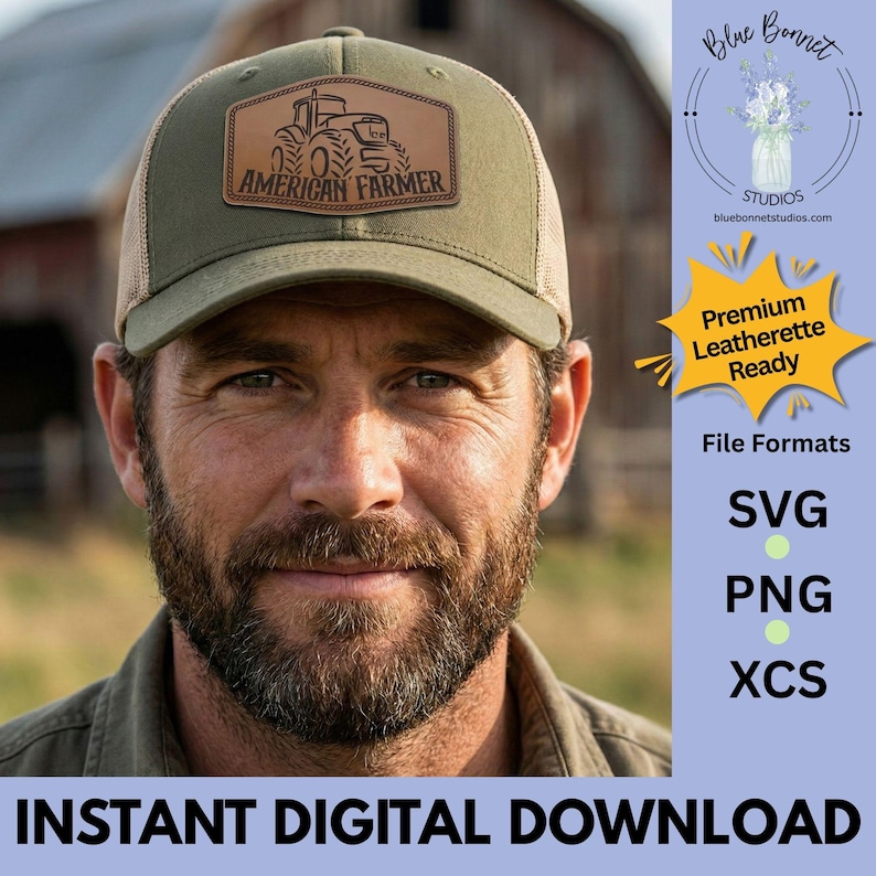 K&ouml;nnte beinhalten: Eine olivgr&uuml;ne und beige Trucker-Cap mit einem braunen Kunstleder-Patch mit einem Traktor und dem Schriftzug "AMERICAN FARMER". Die M&uuml;tze wird von einer Person mit Bart getragen. Das Bild enth&auml;lt auch den Text "INSTANT DIGITAL DOWNLOAD".