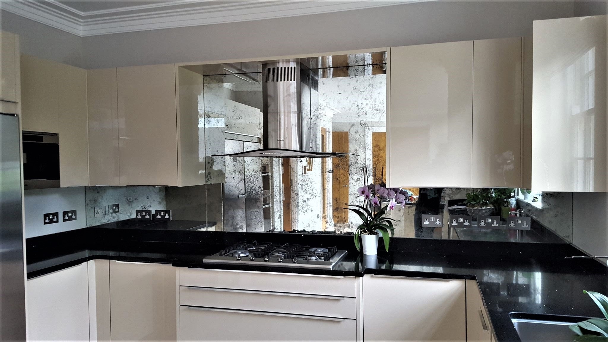 Mirrored 2024 kitchen tiles