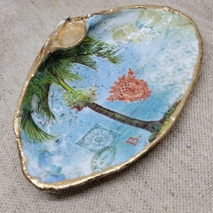 Seashell trinket dish/decoupage shell dish/decoupage sea shell/clamshell dish/coastal decor/beach decor/ decoupage clam shell/trinket dish