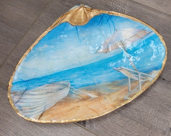 Decoupage shell dish/decoupage sea shell trinket dish/jewelry dish/coastal decor/beach decor/Seashell trinket dish/clamshell dish