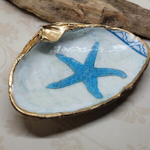 Decoupage sea shell trinket dish/shelldush/ring dish/trinket dish/sea shell dish