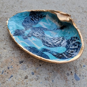Mermaid trinket dish/seashell dish/seashell trinket dish/clamshell decor/coastal decor/jewelry trinket dish/mermaid decor