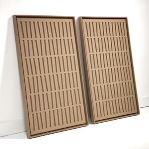 Peut inclure: Deux plateaux rectangulaires en bois brun clair avec une grille de fentes verticales. Les plateaux sont appuyés contre un mur blanc. La conception suggère une fonction de stockage ou d'organisation.