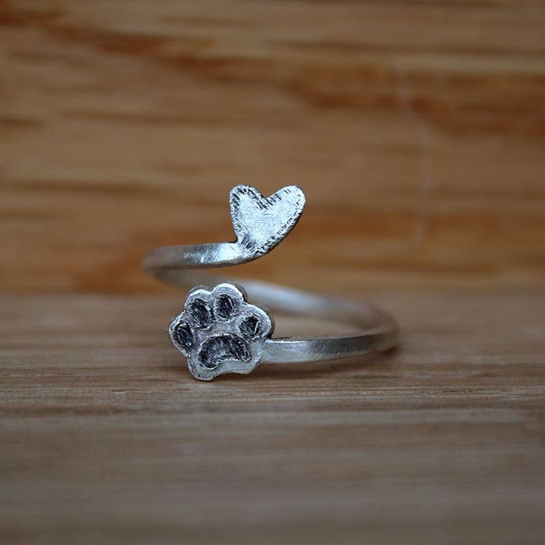 cat and heart print. Silver Ring Dog