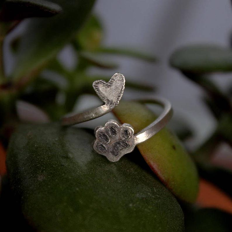 cat and heart print. Silver Ring Dog