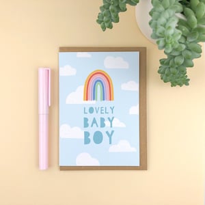 Lovely Baby Boy A6 Tarjeta de felicitación / nuevo bebé / nuevas tarjetas de bebé / para él / nuevos padres / felicitaciones / paquete de alegría / pastel / moderno