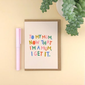 Para mi mamá, ahora que soy mamá, lo entiendo. Tarjeta de felicitación A6 / Día de la Madre / tipografía / moderna / mamá / linda / contemporánea / nueva mamá
