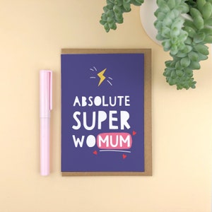 Absoluta SuperwoMUM A6 Tarjeta del Día de la Madre / punny / linda / súper mujer / súper mamá / moderna / divertida / encantadora / feliz Día de la Madre / audaz / momia