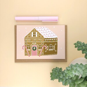 Bonito e contemporâneo "Feliz Natal!" cartão de Natal ilustrado da casa de gengibre / boneco de gengibre / personalizado