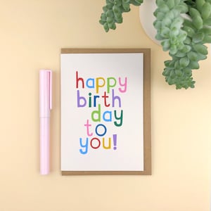 Joyeux anniversaire ! Carte d'anniversaire typographique multicolore / écriture manuscrite / typographie / lumineuse / haute qualité / sans plastique / lot