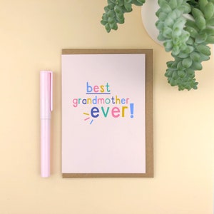 ¡La mejor abuela de todas! Tarjeta tipográfica A6 brillante y colorida del Día de la Madre, bonita, niñera, nana, abuela, nana, abuela, moderna