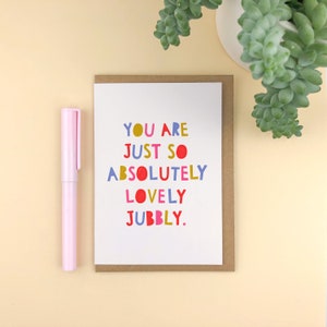 Tipografico in grassetto 'Sei semplicemente così assolutamente adorabile jubbly'/biglietto A6 relazione di San Valentino/per fidanzato/fidanzata/marito/moglie