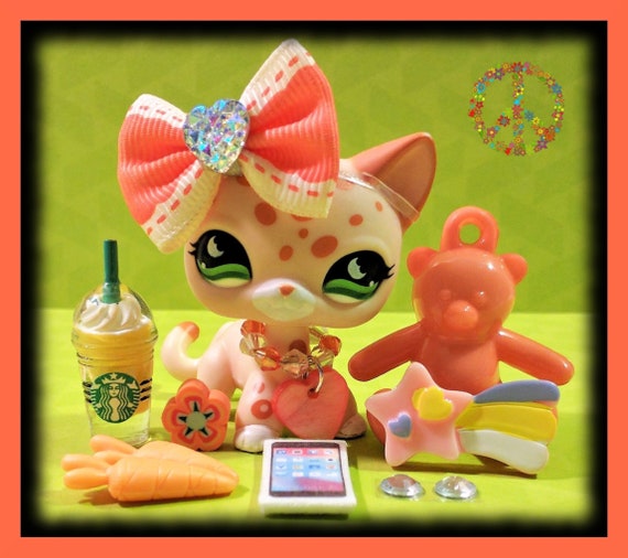 Littlest Pet Shop toys LPS #1120 yellow Short Hair Cat with green eyes Littlest Pet Shop toys LPS #1120 yellow Short Hair Cat with green eyes