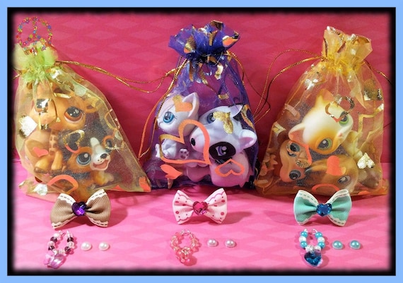 Littlest Pet Shop Random Bag 3 Pets & 7 LPS Accesories Lot Cat and