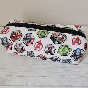 Trousse d'école enfant double entoilage motifs Advengers