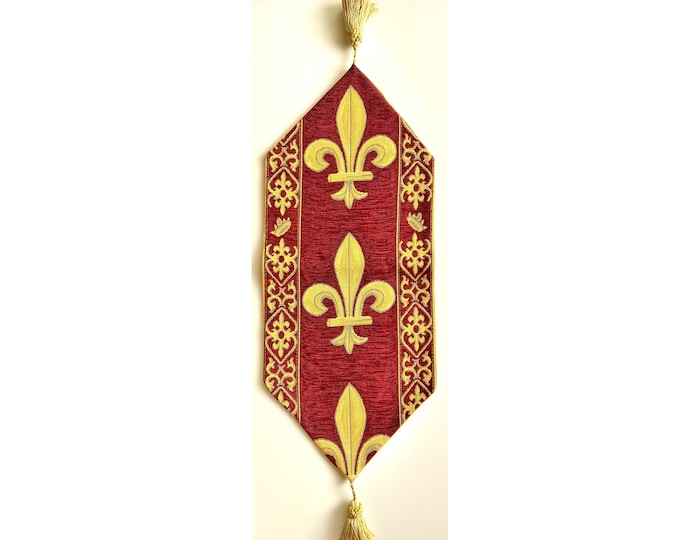 BELGIAN WOVEN Hand Finished Fully Lined Fleur de Lys TAPESTRY Table Runner with Tassels, 9300/77 Gold on Red, 105cm x 33cm