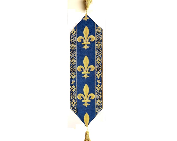 BELGIAN WOVEN Hand Finished Fully Lined Fleur de Lys TAPESTRY Table Runner with Tassels, 9300/33 Gold on Blue, 135cm x 33cm
