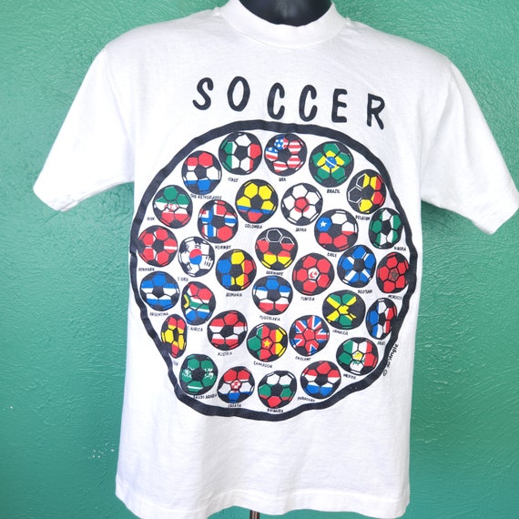 Mundial Style - Vintage Football - La Mano de D10s in retrogaming style  is the pic of the day!! Enjoy also our related t-shirt
