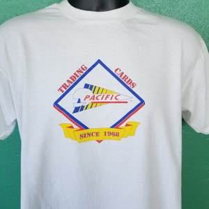 Vintage 90s Pacific Trading Cards Beisebol Futebol Basquete Branco Camiseta Tamanho Grande L