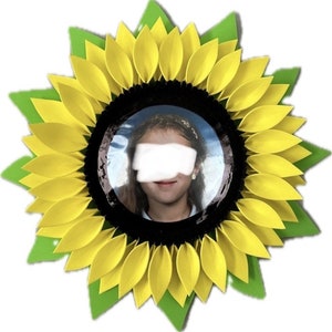 Sunflower Photo Frame, hanging sunflower, decor, handmade gifts, handmade, Spring Decor, Mother’s Day gift, Easter Gift, Grandparent gift