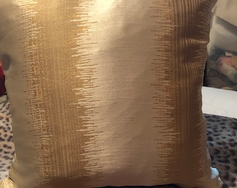 Precioso oro y crema 19 "almohada cuadrada.