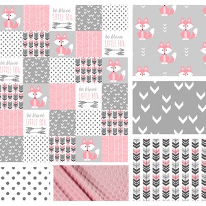 Könnte beinhalten: Ein Set mit Stoffmustern, die einen rosa Fuchs mit dem Text "be brave little fox" zeigen. Die Muster umfassen ein Patchwork-Design, ein Punkte-Design, ein Chevron-Design und ein Pfeil-Design. Die Muster sind in Grautönen und Rosa gehalten.