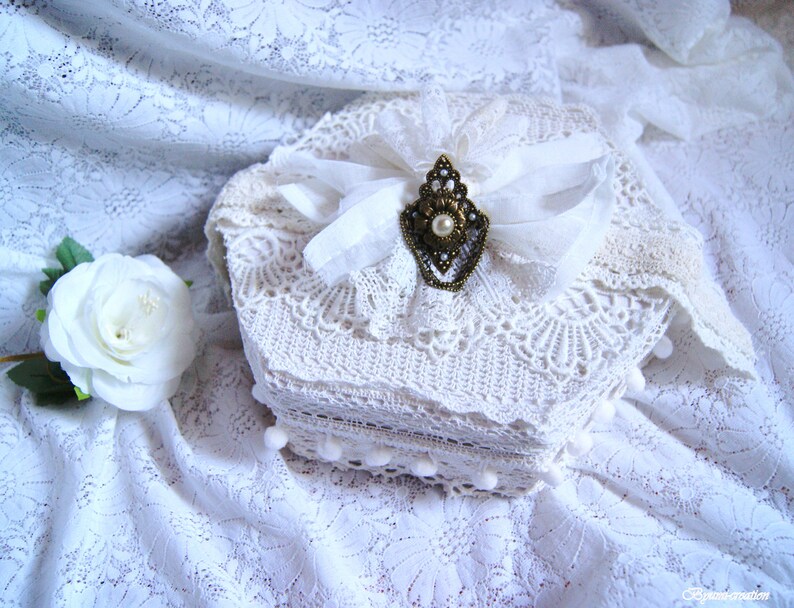 Vintage shabby box