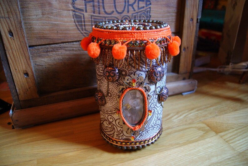 Boite orange Africaine