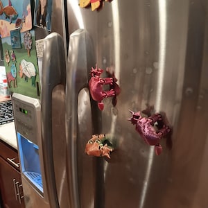 Flexi Triceratops kitchen magnet - STL file for 3d printing - flexi fidget toy - articulated - print in place